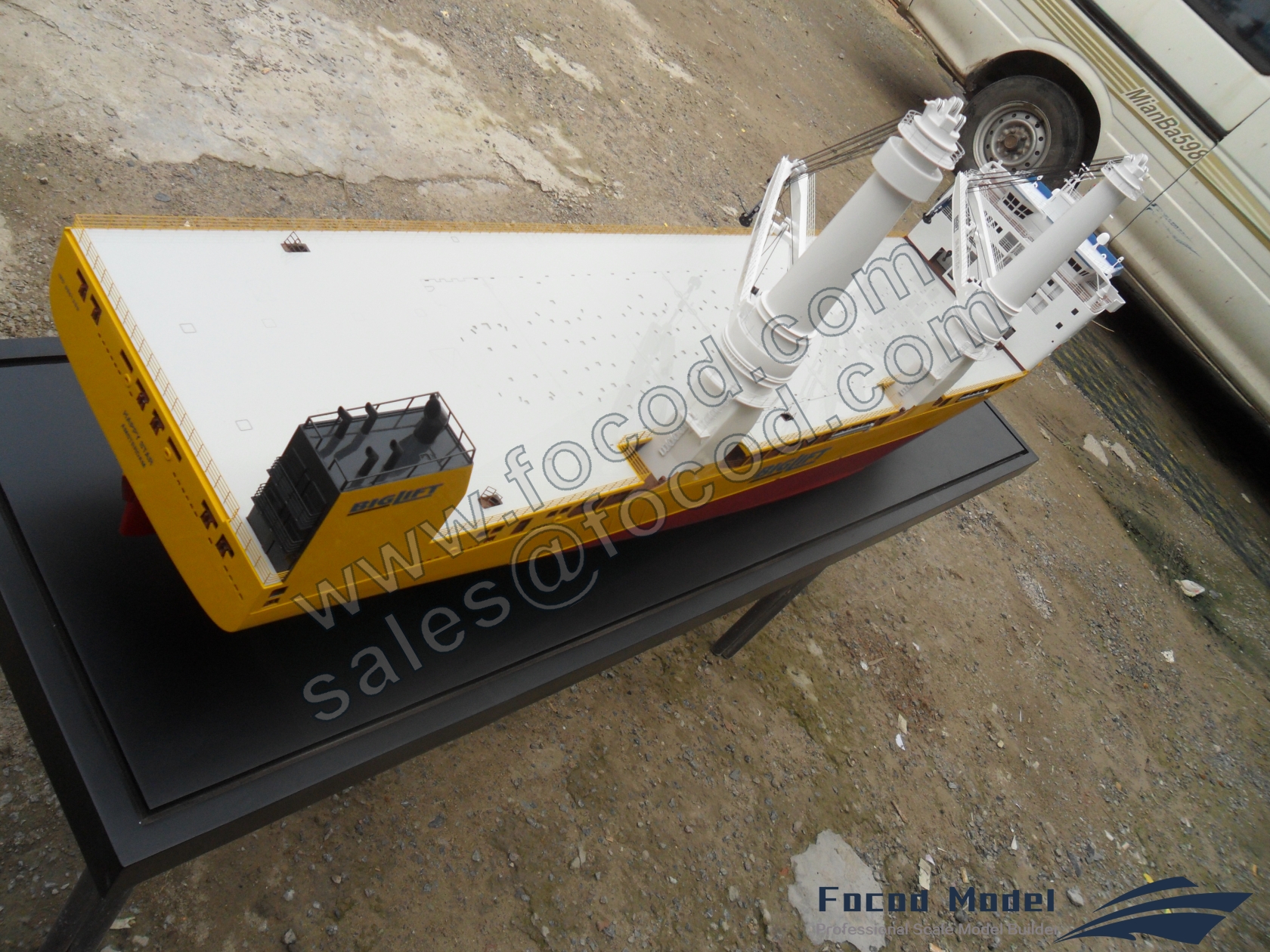 customized model of 155m heavy lift cargo ship Happy Star